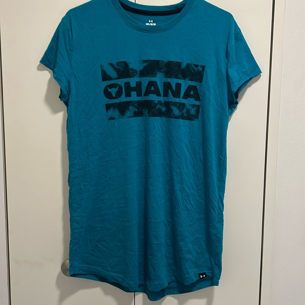 Under armour women’s size medium shirt